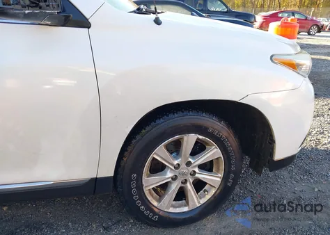 2011 Toyota Highlander Base V6 из США, поврежденный, VIN 5TDBK3EHXBS068910